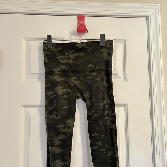 Spanx Camo Leggings Green Look at Me Now Seamless Women's Athleisure Size Medium - Picture 5 of 7